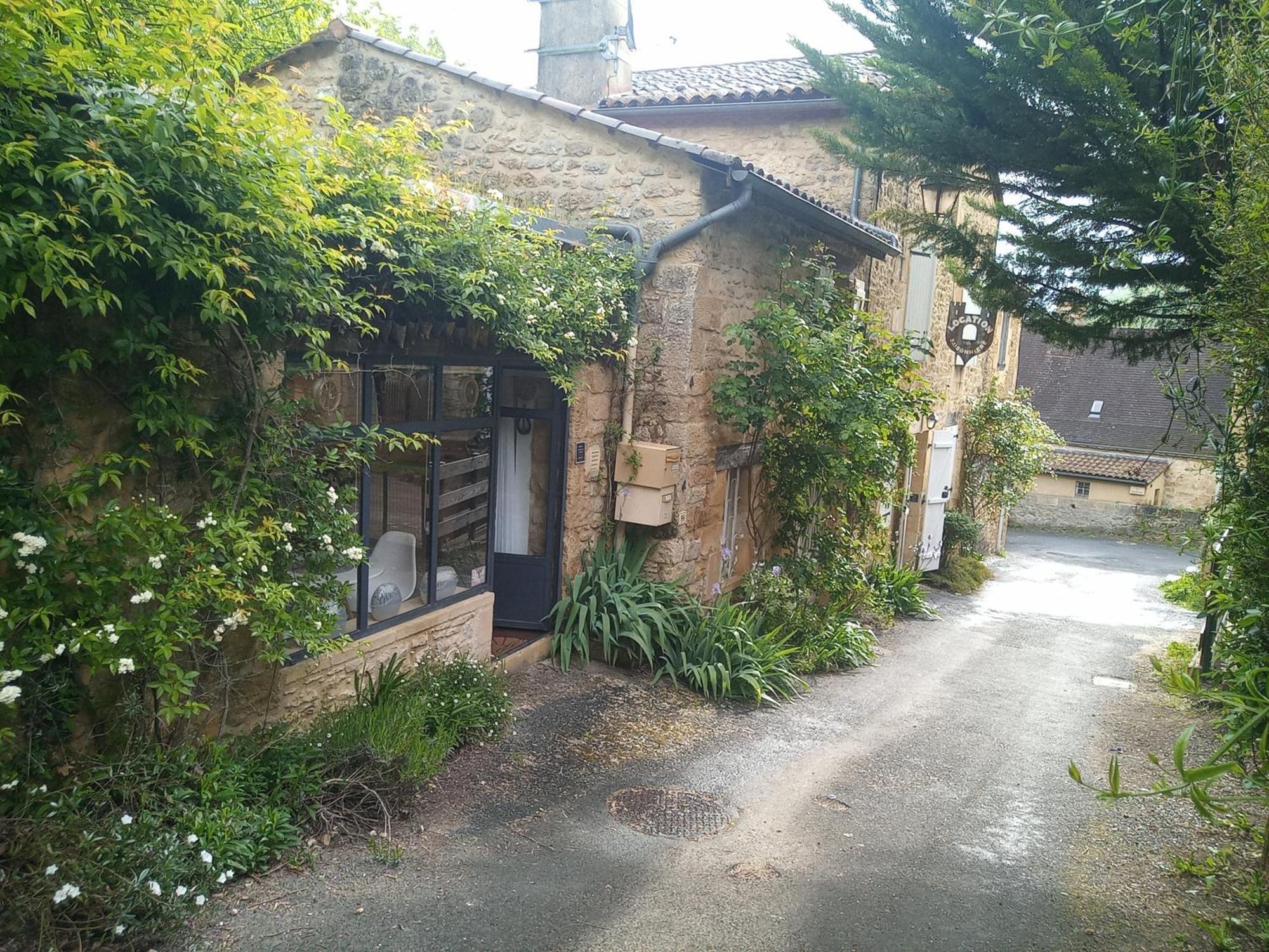 Chambre Du Sabotier - Studio Troglodytique - A 100 M Baignade En Riviere - Location De Canoe - Circuits Cyclo - Aire De Pique-Nique - 3 Restaurants Castelnaud La Chapelle Eksteriør billede