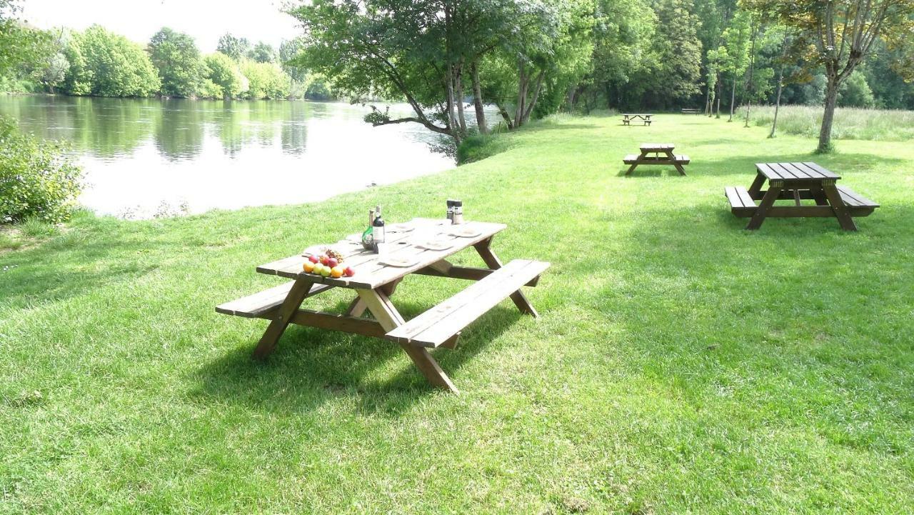 Chambre Du Sabotier - Studio Troglodytique - A 100 M Baignade En Riviere - Location De Canoe - Circuits Cyclo - Aire De Pique-Nique - 3 Restaurants Castelnaud La Chapelle Eksteriør billede